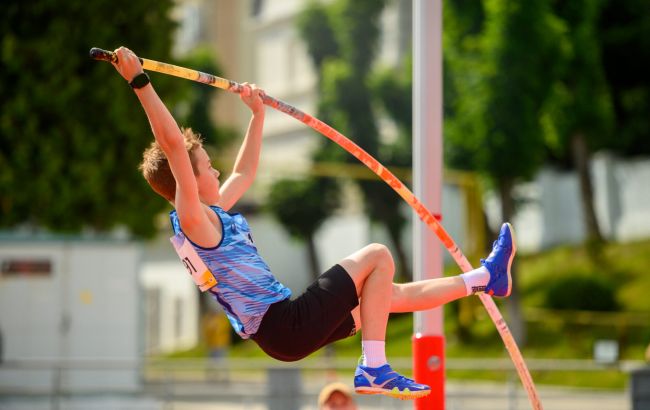 12-річний українець побив світовий рекорд Дюплантіса в стрибках з жердиною (відео)