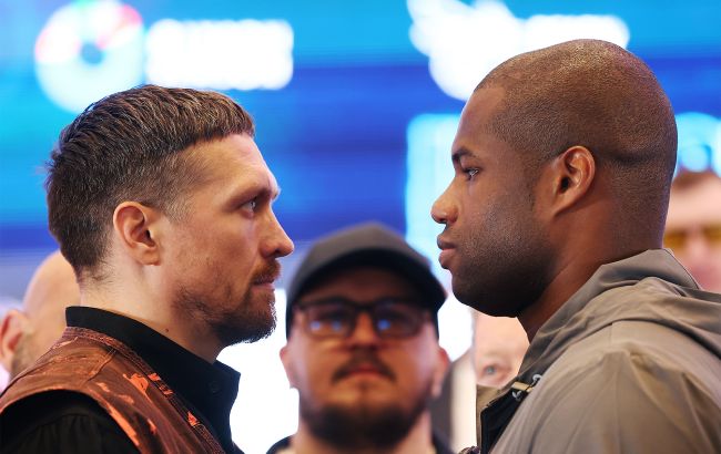 Усик и Дюбуа неожиданно провели битву взглядов посреди улицы в Лондоне: кто первым отвел глаза (видео)