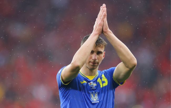 Забарний прибув до Парижа для підписання контракту з ПСЖ (фото)