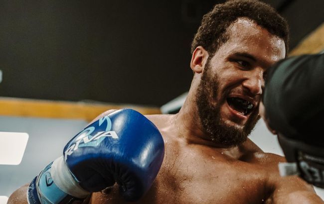 Фьюри назвал боксера, который может победить Усика