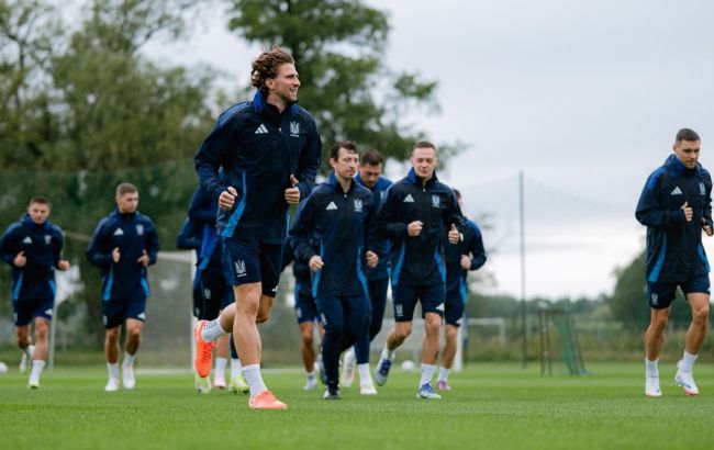 Збірна України стартувала під дощем: перші кадри підготовки до Франції