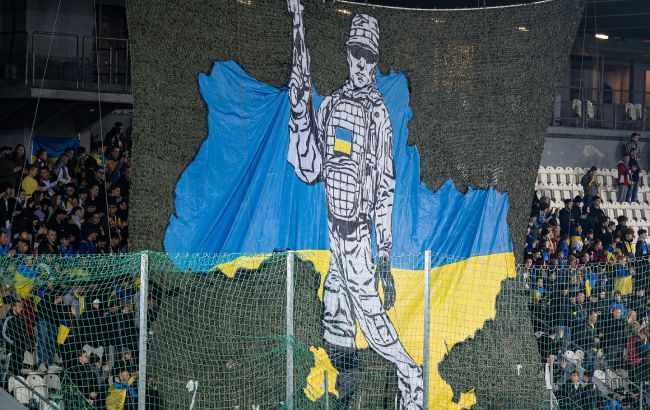 УЕФА наказал Украину за баннер о России