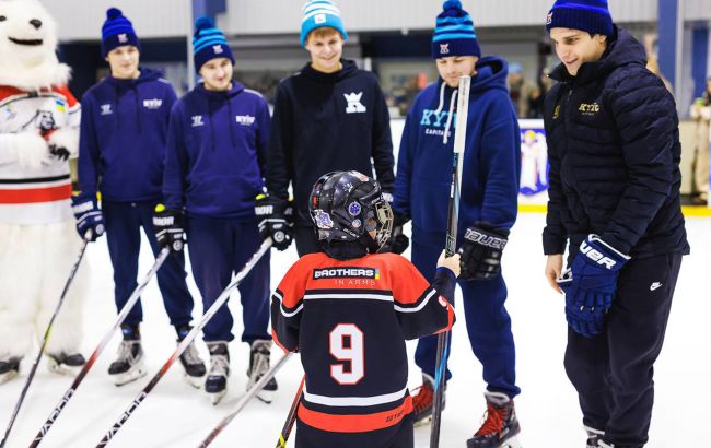 В Україні з'явилася перша онлайн-школа хокею з безкоштовними уроками від профі