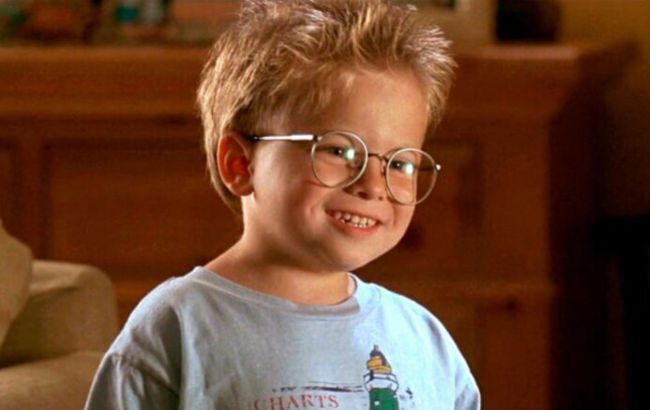 Справжній красень: який вигляд має зараз хлопчик-ботанік зі "Стюарта Літтла" (фото)