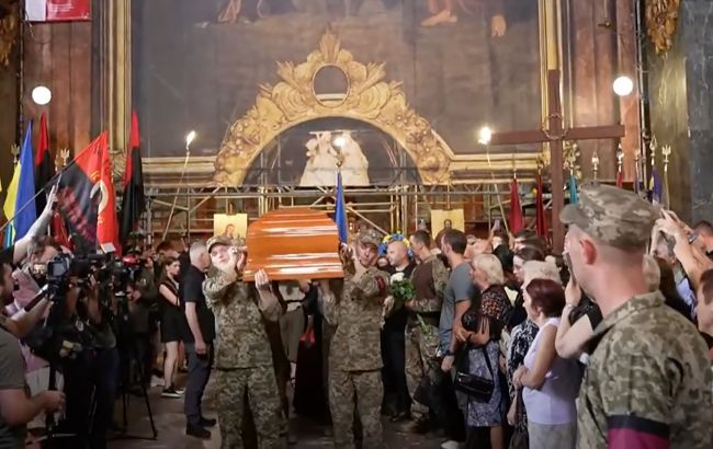 У Львові в останню путь проводжають Ірину Фаріон (фото, відео)