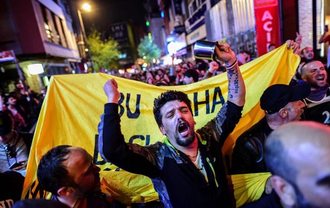 В Турции задержали 19 подозреваемых в организации протестов против референдума