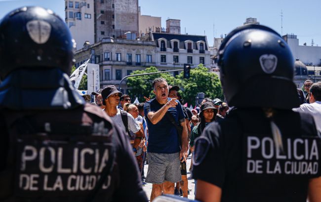 Вбивство трьох жінок в прямому ефірі викликало хвилю гучних протестів в Аргентині