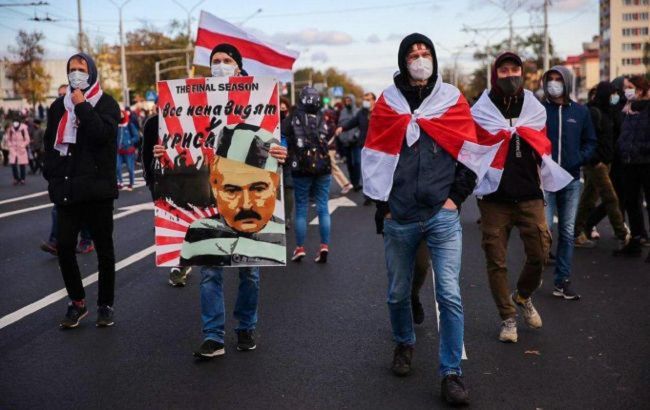 Военная техника с силовиками и проблемы с интернетом: какая ситуация в Минске