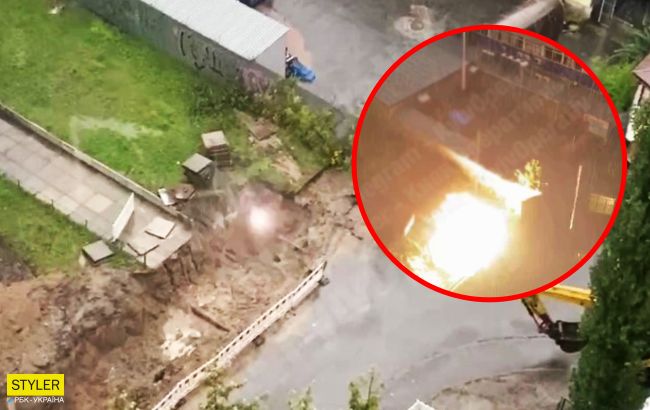 В Киеве рванул кабель в 10 киловольт, который оставили на улице: видео с места ЧП