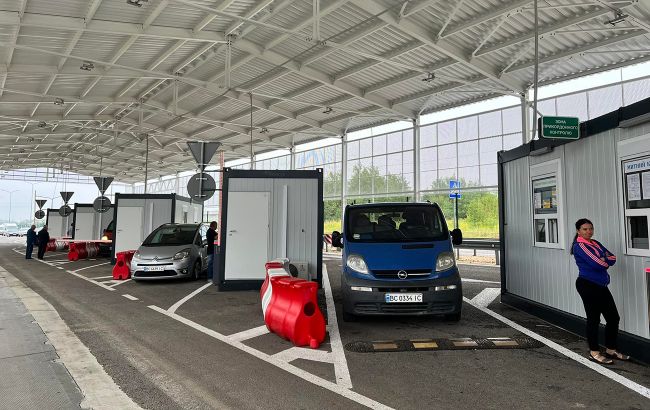 Лише на захід. Через які пункти пропуску можна виїхати з України