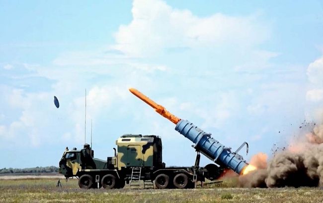 Зеленский впервые показал видео пуска ракеты "Длинный Нептун" по территории РФ