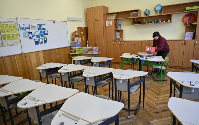 Дистанційка та "освітня міграція": як у Києві рятують школярів від холодних класів