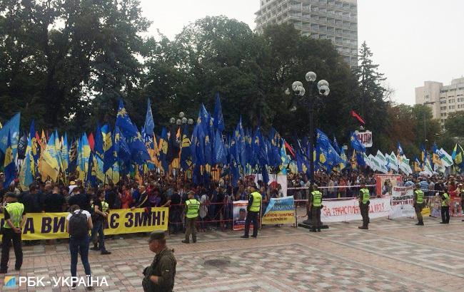 Під Радою проходить акція на підтримку виборчої реформи