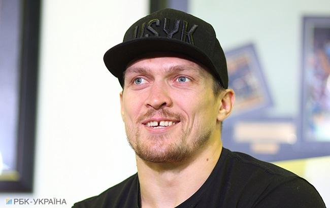 Порошенко и Гройсман поздравили Усика с победой над россиянином