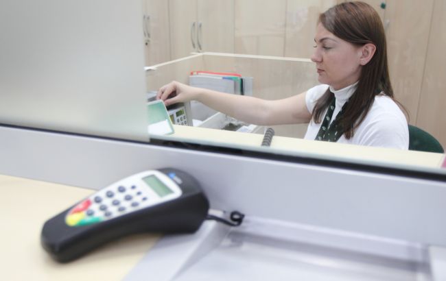 Нові ліміти на переказ грошей, повторна ВЛК і техогляд авто: що зміниться з 1 червня