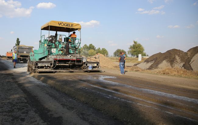 Уряд розподілив 12,6 млрд гривень на ремонт доріг