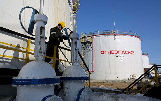 Нафтові прибутки Росії обвалилися до рекордного мінімуму з початку війни, - Bloomberg