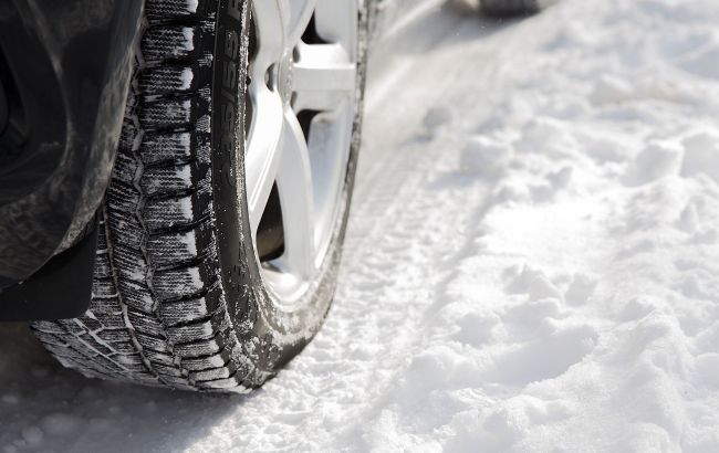 Коли в Україні потрібно "перевзуватися" на зимову гуму: корисний лайфхак для водіїв