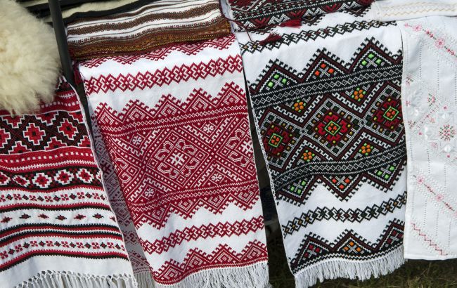 Что означает вышитый рушник и почему его считают духовным щитом семьи