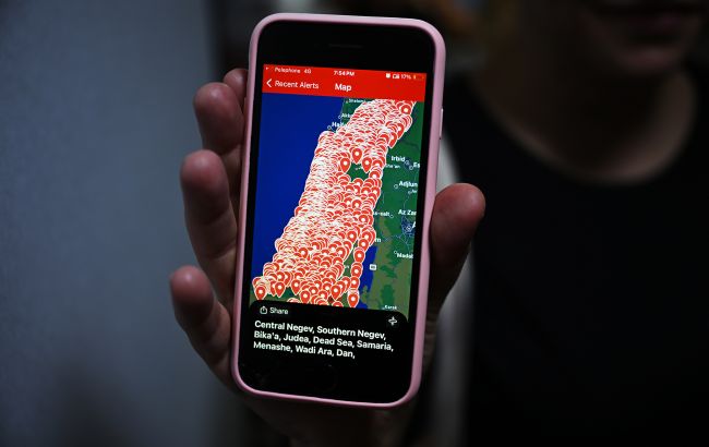 Иран атаковал Израиль ракетами: ПВО работает на перехват