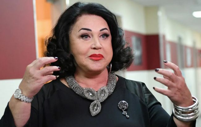 "Путіністка" Бабкіна приїхала до Маріуполя співати і зробила фото на тлі Драмтеатру