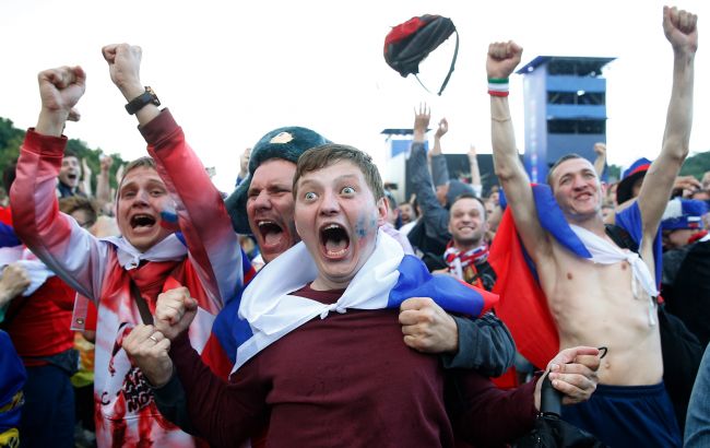 Хочуть виправдати політику Кремля. Окупанти вивозять підлітків на форум у РФ