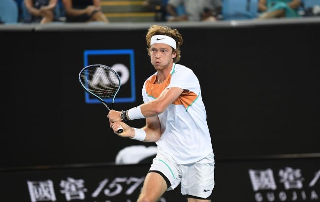 Уимблдонский турнир принял решение по участию теннисистов РФ и Беларуси