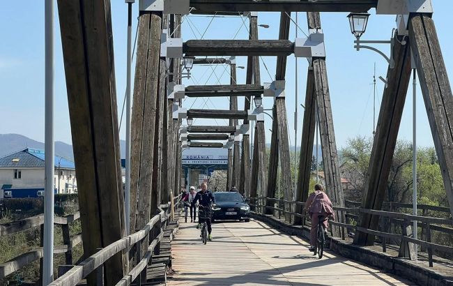 На кордоні з Румунією обмежили рух на понад 30 днів: що важливо знати водіям і пішоходам