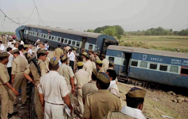 В Индии поезд сошел с рельсов: 23 человека погибли
