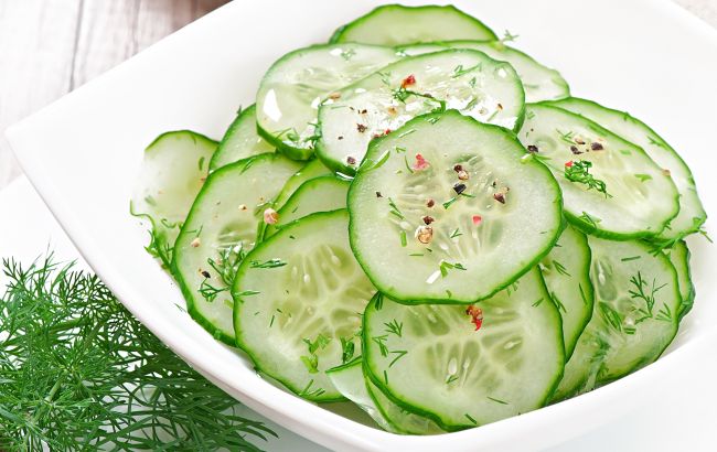 "Салат для бідних". Як швидко й смачно приготувати найпопулярнішу страву з огірків
