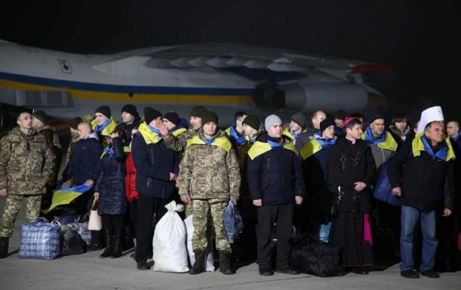 Самолеты с освобожденными заложниками приземлились в "Борисполе"