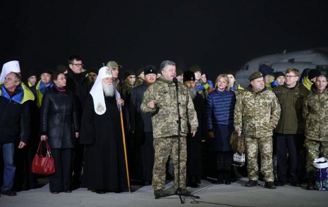 Порошенко заверил, что Украина борется и за заложников в РФ и Крыму