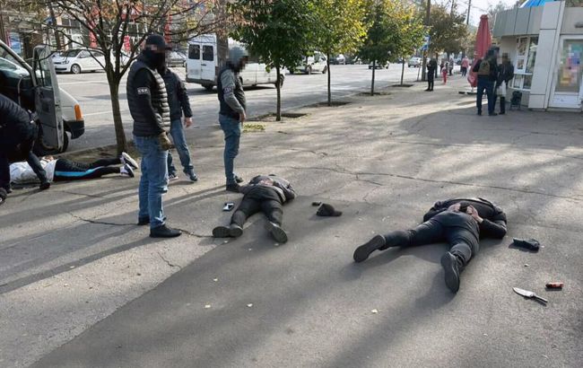 Хотіли "віджати" бізнес автоперевізників. СБУ затримала рекетирів із Запоріжжя