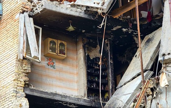 У шафки из Бородянки появилась сестра: в Горенке уцелела еще одна кухонная полочка с банками