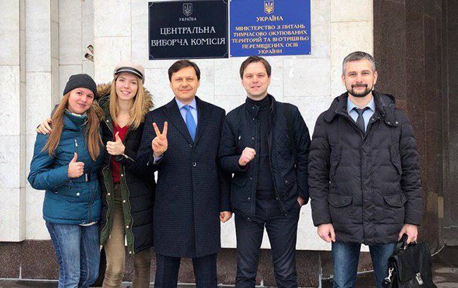 Первый кандидат в президенты подал документы в ЦИК