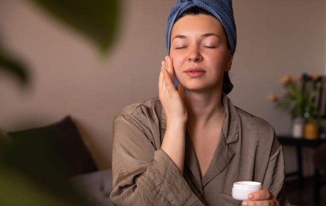 Лікар розповів, як підтягнути обвислу шкіру на шиї без операції