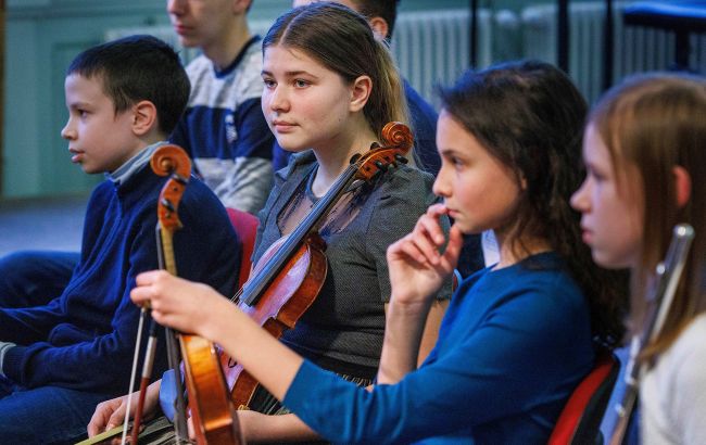 Вот чтобы и у нас такое было! Украинку поразил урок музыки в обычной французской школе