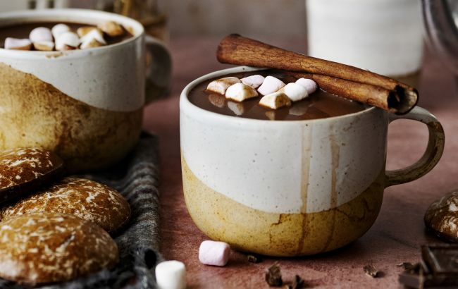 Зігріє у холодні дні. Рецепт неперевершеного гарячого шоколаду від знаменитого Джеймі Олівера