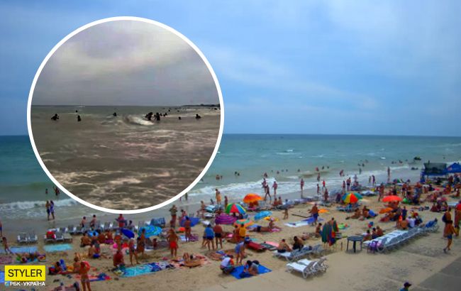 На Азовском море сильно испортилась погода: в сети показали видео шторма