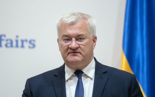 "Государственный бандитизм": МИД угрожает Венгрии санкциями, та говорит - инкассаторов депортируют