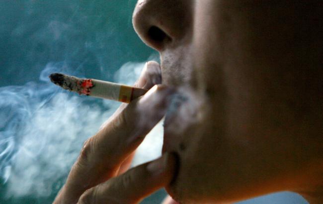 Курение обходится мировой экономике в 1 трлн долларов в год, - ВОЗ