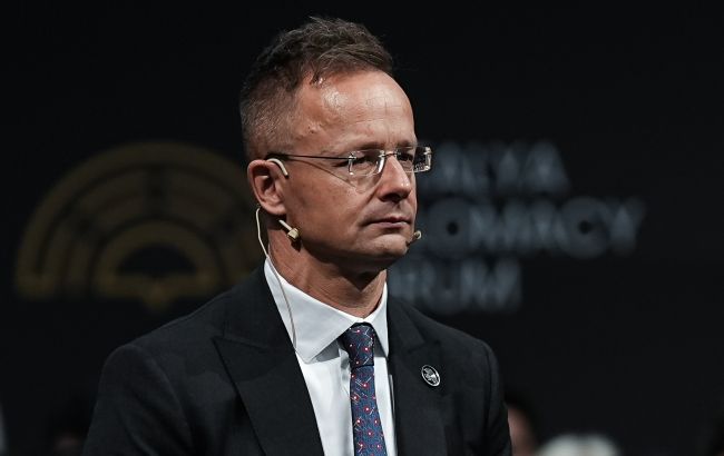 Сіярто розлютився через запитання Сікорського про шпигунів в Україні: деталі скандалу