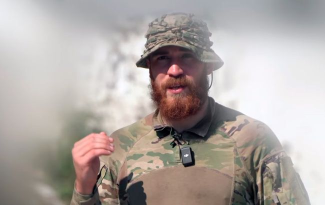 Снаряга на мільйон. Боєць "Фрост" показав, що повинно бути у рюкзаку АЗОВця (відео)