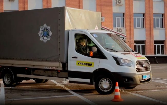 В Україні люди з інвалідністю можуть отримати права категорії С1. Як це зробити