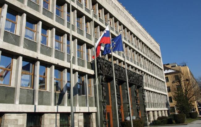 Парламент Словении разрешил армии контролировать поток мигрантов на границе