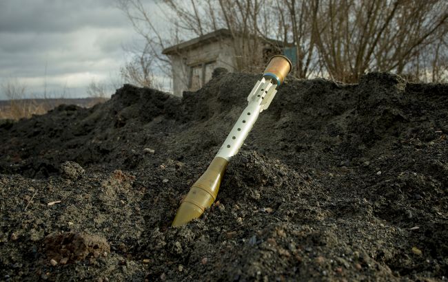 Околиці Бахмута всіяні воронками від ударів артилерії: супутниковий знімок