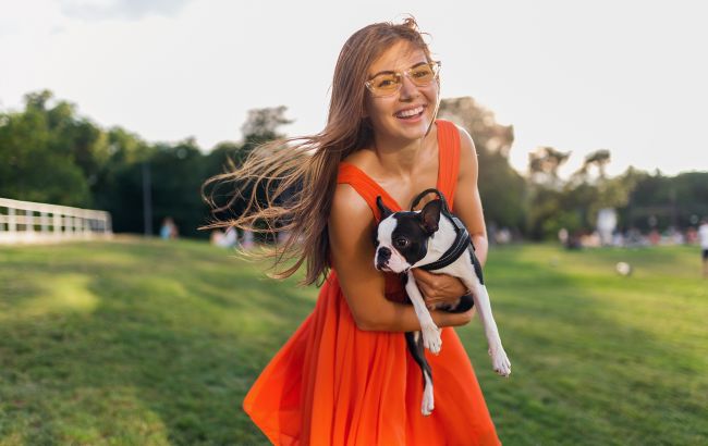 Может закончиться штрафом: полиция напомнила, как правильно выгуливать собак