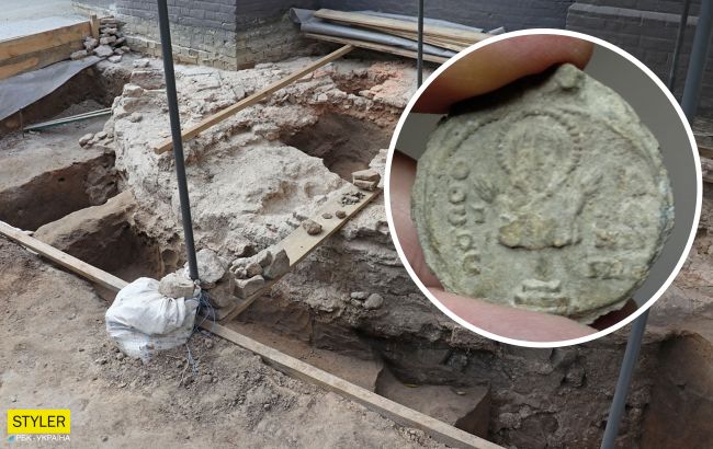 В Софии Киевской нашли уникальную 900-летнюю печать легендарного игумена-паломника