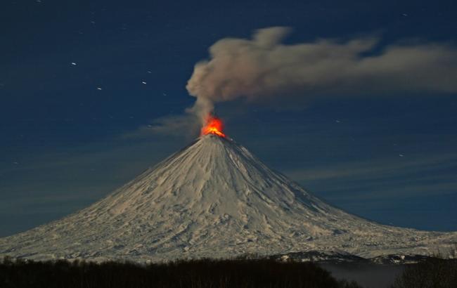 Ключевський вулкан на Камчатці викинув попіл на висоту 7 км