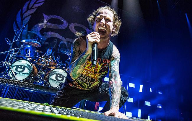 Бананы, изюм и... водка: чем культовые Stone Sour будут "заправляться" перед концертом в Киеве